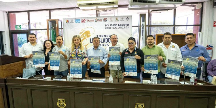 Por primera vez impulsado por el Poder Legislativo de BCS se llevará a cabo el Torneo de pesca “Copa Legisladores”, los días sábado 9 y domingo 10 de agosto de este 2025. Con el apoyo del FONMAR, ayuntamiento de La Paz, Gobierno del Estado se premiará a los ganadores con una bolsa de 600 mil pesos. Este martes 22 de julio, los diputados Sergio Polanco, Fabrizio del Castillo, Eduardo Van Wormer y Sergio Guluarte Ceseña, impulsor de la iniciativa presentaron la convocatoria que ya se encuentra publicada en el sitio web www.cbcs.gob.mx del congreso.