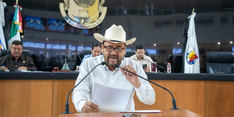 La XVII Legislatura del Congreso de BCS turnó a la Comisión de Asuntos Laborales y Previsión Social, el punto de acuerdo presentado por el diputado Venustiano Pérez Sánchez, mediante el cual solicita la comparecencia en sesión privada, del Lic. Luis Alberto López López, Árbitro Presidente del Pleno del Tribunal de Conciliación y Arbitraje para los Trabajadores al Servicio de los Poderes del Estado y Municipios de Baja California Sur.