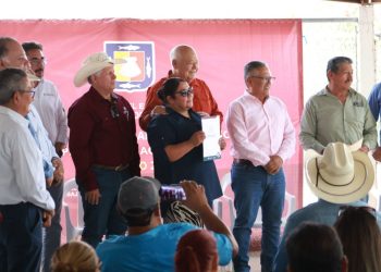 Cumple gobernador Víctor Castro a productores de Comondú con entrega de apoyos