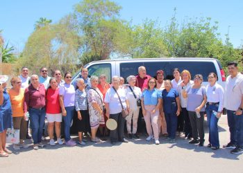 ENTREGA GOBERNADOR VEHÍCULO A SMDIF LORETO PARA TRASLADO SEGURO DE LOS Y LAS ADULTAS MAYORES