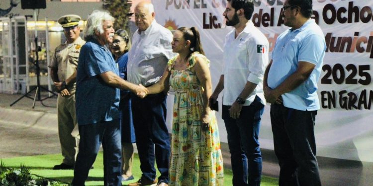 Loreto, B.C.S.  Al término de la intensa gira de trabajo que realizara el pasado fin de semana por el municipio de Loreto, acompañando al ejecutivo estatal Víctor Castro Cosío, la alcaldesa Paz del Alma Ochoa Amador, se dijo afortunada de poder trabajar haciendo equipo con el gobierno del estado, para mejorar la calidad de vida y traer bienestar a los habitantes de Loreto. Paz Ochoa compartió que, durante los tres días de actividades, se recorrieron las comunidades de El Paso de Santa Cruz, San Cosme, Agua Verde, San Javier y rancherías aledañas, así como Ramaditas y San Nicolás.