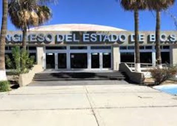 Refuerzan diputados locales sus pretensiones políticas a cinco semanas de arrancar el nuevo periodo ordinario de sesiones.