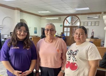 LORETO SE UNE AL DÍA NARANJA: COLOCAN MOÑOS DISTINTIVOS A PERSONAL DEL IX AYUNTAMIENTO