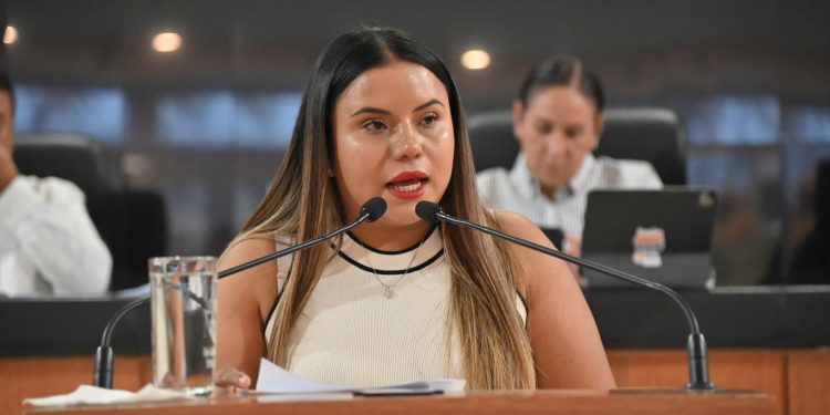 Mediante una iniciativa que modifica el tabulador de remuneraciones la diputada Guadalupe Vázquez impulsa un ajuste salarial responsable para proteger las finanzas públicas de BCS.