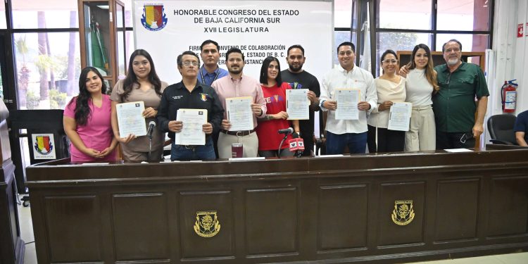 Trabajadores del Congreso serán beneficiarios en servicios para cuidado de salud familiar; la XVII Legislatura signó convenios con diferentes instituciones. 