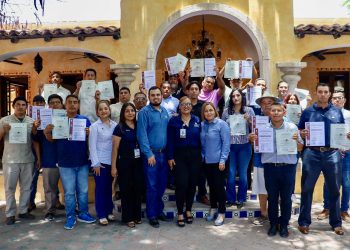 Egresa la primera generación del curso “Ellas y Ellos al Volante” en Cabo San Lucas