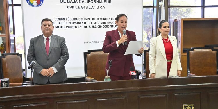 La Diputada Alondra Torres García efectuó la Sesión Pública Solemne de Clausura de la  Diputación Permanente en la cual fungió como presidenta de la Mesa Directiva, así mismo presentó al pleno, el informe de los trabajos legislativo realizados durante la Diputación Permanente del Segundo Periodo de Receso.
