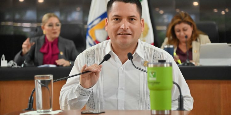 Propone el diputado Erick Ivan Agundez Cervantes reformas a la Ley Orgánica del Poder Legislativo de BCS con el objeto de determinar los supuestos en que se conformaran, así como la definición, integración y funcionamiento de las comisiones unidas.