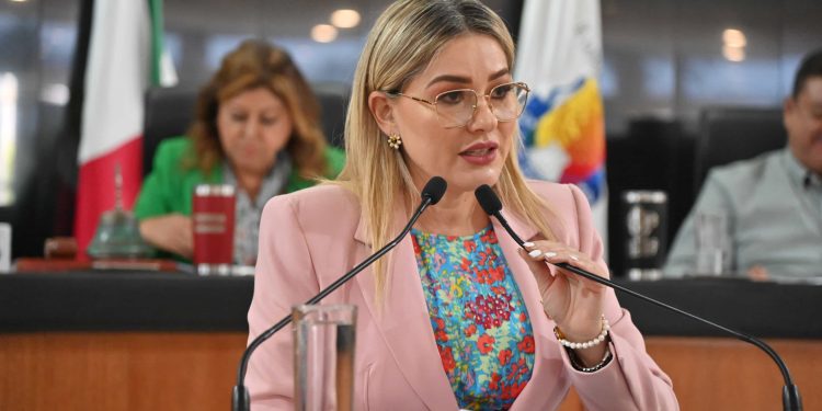 Propone la Diputada Karina Olivas la creación de la Ley de Protección a la Salud Bucal para el Estado de BCS.