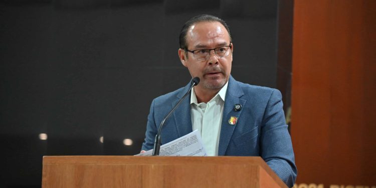 a Fracción de MORENA busca asegurar la permanencia del Plan para Mitigar los Efectos de la Sequía y el Seguro de Vida de Productores en BCS, estableciéndose en la Ley Ganadera estatal. En la gráfica el diputado Sergio Guluarte Ceseña.