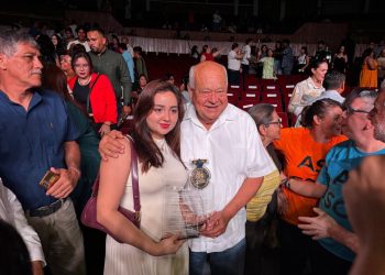 Reconoce gobernador Castro Cosío el talento de la juventud sudcaliforniana en los “Premios Juventud 2025”