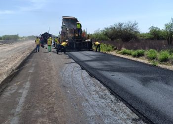 Trabaja Gobierno del Estado en rehabilitación de caminos en Comondú