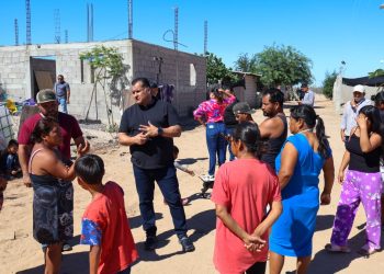 Saúl González recorre comunidades de Mulegé para evaluar daños por lluvias