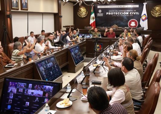 Desde la tarde del pasado martes, los integrantes del Consejo Estatal de Protección Civil encabezados por el gobernador Víctor Castro, se activaron para dar seguimiento a este fenómeno natural que generó fuertes lluvias a lo largo y ancho de la media península.
Hasta el cierre del Consejo Estatal de Protección Civil que se reunió la tarde de este jueves en el municipio de Mulegé no se habían reportado pérdidas humanas solo afectaciones materiales generadas por las precipitaciones pluviales que a final de cuentas, seguramente dejarán más beneficios que perjuicios.