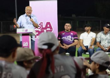 Acude gobernador Víctor Castro a la inauguración del campo de béisbol en San Juan de Los Planes