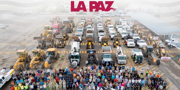 La alcaldesa paceña Milena Quirpoga, resaltó que con un equipo conformado por siete brigadas de bacheo se están atendido los sectores de Camino Real, La Fuente, Tabachines, Arcoíris, Santa Fe, Paraíso del Sol, J. Mujica, Indeco, Colosio, Abasolo, Guaycura, Centro, Margarita Maza de Juárez y Forjadores, con un avance ya del 40%. Además, se han rehabilitado más de 32 kilómetros de caminos de terracería en colonias como Olas Altas, Ayuntamiento, INVI Mezquitito, el camino que conecta con Los Planes y en avenida Los Deportistas, lo que representa un 73% de avance y aún restan 12 kilómetros por atender.
