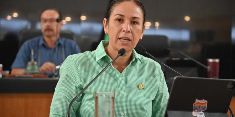 El Congreso de BCS condecorará a la Doctora Martha Candelaria Reyes Becerril con la medalla al mérito femenil "María Dionisia Villarino Espinoza" 2025, por su aporte a la divulgación de la ciencia y la tecnología entre sectores de la población.