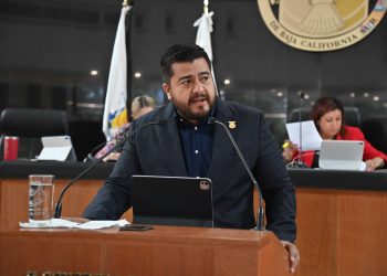 Propone el diputado Omar Torres reducir límites de velocidad a 20 km/hr en vías escolares, de hospitales y asilos  “