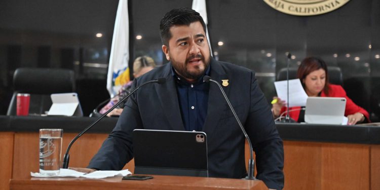 Propone el diputado Omar Torres reducir límites de velocidad a 20 km/hr en vías escolares, de hospitales y asilos