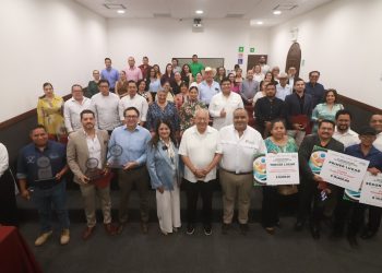 Entrega Gobernador VCC reconocimientos del Premio Nacional de Contraloría Social, fase estatal