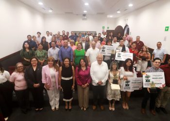 Gobernador Castro Cosío premia a jóvenes talentos en la etapa estatal del Concurso Nacional Transparencia en Corto 2025