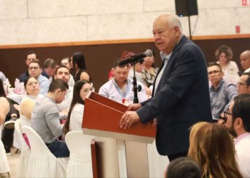 Resalta Castro Cosío la contribución de médicas y médicos al fortalecimiento del sistema de salud en BCS