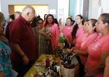 Mujeres rurales, pilar del desarrollo de Baja California Sur: Víctor Castro
