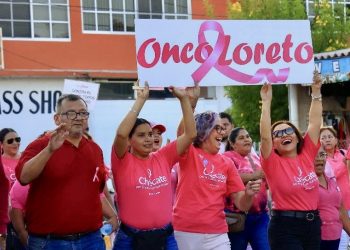 LORETO SE VISTE DE ROSA EN EMOTIVO LLAMADO A LA LUCHA CONTRA EL CÁNCER DE MAMA