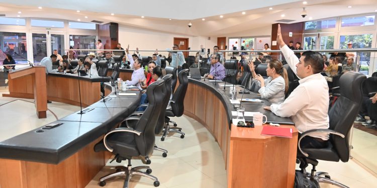 Avalan diputadas y diputados reformas al Código Penal de BCS para castigar la violencia en el noviazgo y el encubrimiento en feminicidios.