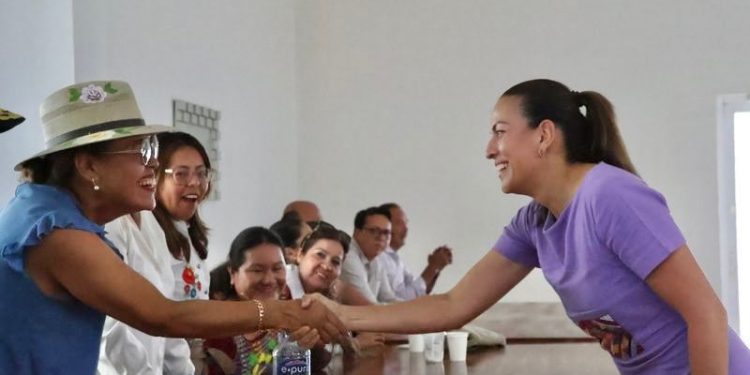 En ese encuentro, realizada el pasado sábado en esta capital luego de la visita de la presidenta Claudia Sheinbaum, acudieron la actual presidenta municipal de loreto, Paz del Alma Ochoa que tiene un registro mayoritario de votos con los que arrebató la victoria a propuesta panista, así como el alcalde de Comondú Roberto Pantoja que también hizo lo propio, lo que muestra claramente la fuerza electoral que se puede conformar ya desde ahora con miras a la sucesión del 2027. Como si esto fuera poco a esa reunión también acudieron en claro apoyo a la alcaldesa paceña los diputados morenistas Dalia Collins, Guadalupe Vázquez, Sergio Guluarte, Sergio Polanco, María Cristina Contreras, Teresita De Jesús Valentín, mientras que por el partido Verde, el diputado Erick Iván Agúndez y de Nueva Alianza, la legisladora Lourdes Cornejo.