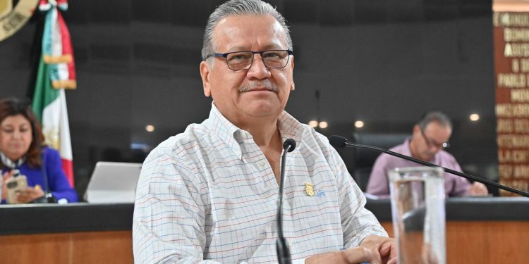 Propone el diputado Fernando Hoyos fortalecer sanciones penales para reducir muertes por accidentes de tránsito.