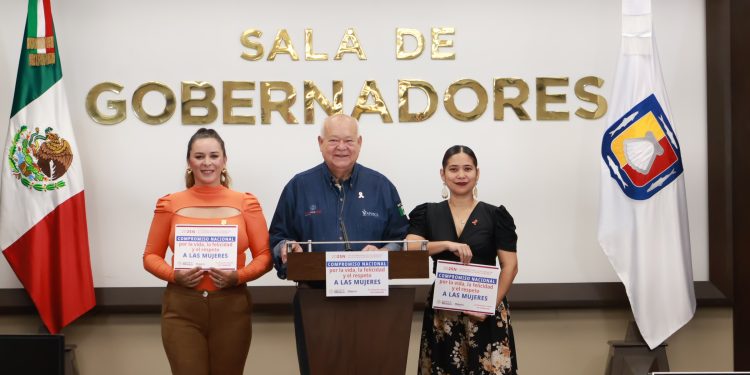 El gobernador Víctor Manuel Castro Cosío se sumó al Compromiso Nacional por la Vida, la Felicidad y el Respeto a las Mujeres, firmado por las y los 31 gobernadores del país, la jefa de Gobierno de la Ciudad de México y la Presidencia de la República, con el objetivo de fortalecer la lucha contra la violencia hacia las mujeres. En el marco del Día Internacional de la Eliminación de la Violencia contra las Mujeres, Castro Cosío destacó, durante la conferencia mañanera de este martes 25 de noviembre en enlace con la presidenta, que en Baja California Sur se trabaja de manera decidida para respaldar y proteger a todas las mujeres, y que su administración está comprometida con disminuir y erradicar el acoso y el abuso contra ellas.