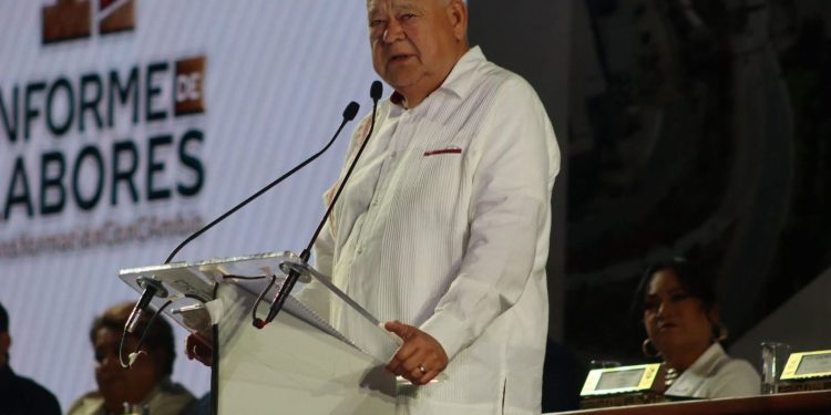 Una vez que concluyeron los informes de labores de los cinco alcaldes de la entidad, ahora la clase política y empresarial, así como la población en general se prepara para escuchar el Cuarto Informe de gobierno estatal que para el viernes 28 de noviembre tiene preparado realizar en Los Cabos, el mandatario sudcaliforniano Víctor Castro Cosío. Un informe en el que se espera que se conozcan los pormenores de la situación financiera que según se ha informado ya en el caso de las observaciones que en su momento hizo la Auditoría Superior de la Federación (ASF), ya se han solventado en el 96 por ciento de ellas, por lo que se espera que en ese sentido se haga un marcado énfasis justamente en este aspecto que es uno de los temas más polémicos y trascendentales de la actual administración estatal.