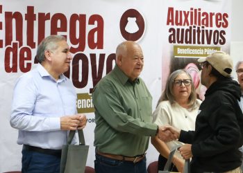Encabeza Víctor Castro, jornada de entrega de auxiliares auditivos para personas en situación vulnerable