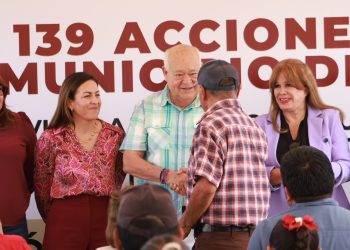 Gobernador Víctor Castro beneficia a familias de la colonia La Pasión con 139 acciones de vivienda