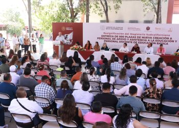Entrega Gobernador y Secretario de Educación 500 plazas al Magisterio Sudcaliforniano