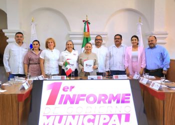 ALCALDESA PAZ OCHOA AMADOR HACE ENTREGA OFICIAL DEL PRIMER INFORME DE GOBIERNO AL HONORABLE CABILDO DE LORETO