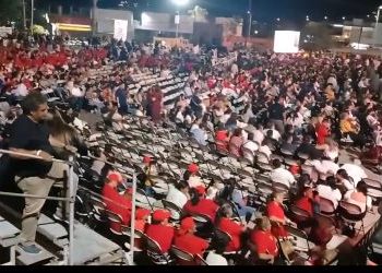 Se descuadra imagen del alcalde cabeño Christian Agúndez ante dificultades para ingresar al primer informe.