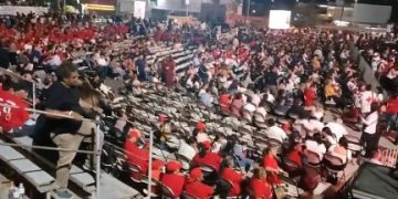 Se descuadra imagen del alcalde cabeño Christian Agúndez ante dificultades para ingresar al primer informe.