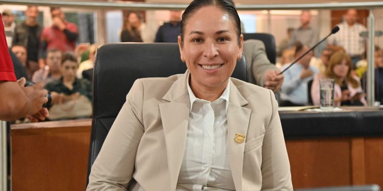 Aprueba el Congreso del Estado que mujeres víctimas de violencia sean sujetas de asistencia social sin distinción por orientación e identidad sexual, por medio de reformas a la Ley de Asistencia Social para el Estado de BCS, propuesta por la diputada Alondra Torres García.