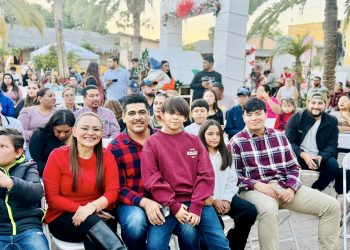 LORETO SE ILUMINA DE ESPÍRITU NAVIDEÑO CON EL TRADICIONAL ENCENDIDO DEL ÁRBOL 2025