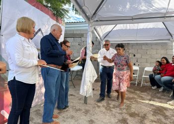 Entrega Gobernador Víctor Castro acciones de vivienda a familias de Loreto