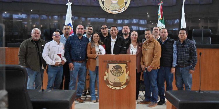 Proponen fracción de Nueva Alianza, sancionar la injerencia de servidores públicos en procesos sindicales.
--