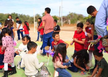 LLEVA PAZ OCHOA ALEGRÍA Y TRADICIÓN A LIGÜÍ Y ENSENADA BLANCA CON FESTEJOS DE DÍA DE REYES