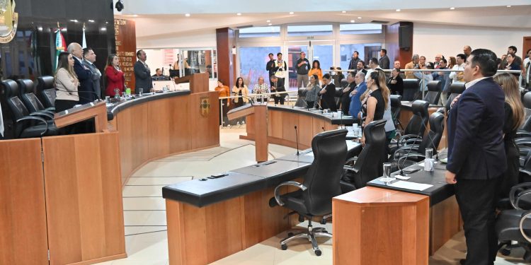 Conmemoran el 51 Aniversario de la Constitución de BCS; el profesor Marco Antonio Ojeda García, a nombre de la sociedad civil, llamó a los integrantes de la XVII Legislatura a seguir fortaleciendo políticas públicas que reconozcan a la cultura como eje de desarrollo para BCS.