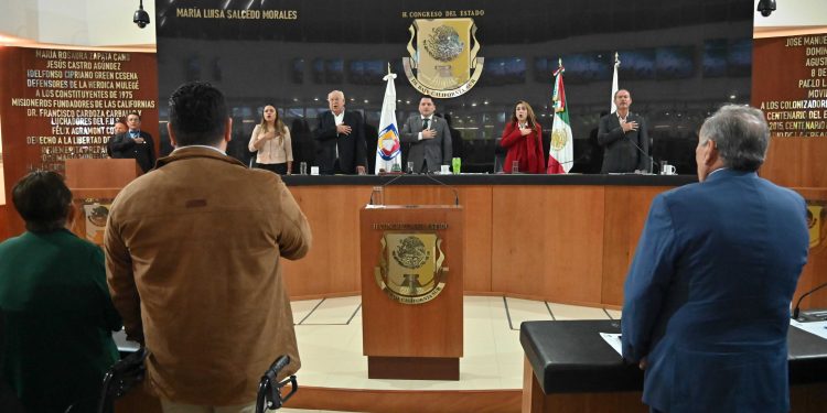 Conmemoran el 51 Aniversario de la Constitución de BCS; el profesor Marco Antonio Ojeda García, a nombre de la sociedad civil, llamó a los integrantes de la XVII Legislatura a seguir fortaleciendo políticas públicas que reconozcan a la cultura como eje de desarrollo para BCS.