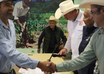 Entrega SEPADA más de mil títulos ganaderos en Los Cabos