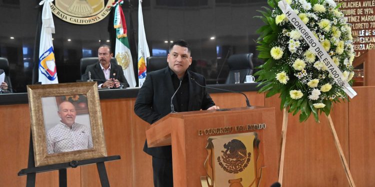 El Poder Legislativo de BCS rindió un homenaje póstumo a Héctor Edmundo Salgado Cota, diputado de la VII Legislatura, en el que reconocieron su legado como servidor público y sudcaliforniano.