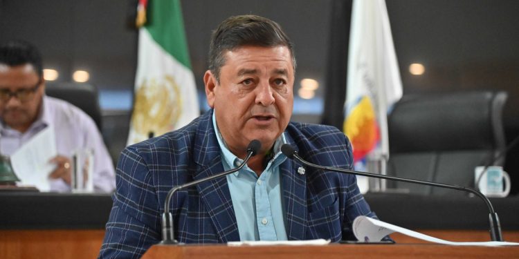 La XVII Legislatura del Congreso del Estado de BCS, exhorta a titulares de la SICT y Guardia Nacional en BCS, para que lleven a cabo a una revisión y evaluación respecto al tránsito de camiones de carga pesada que frenan con el motor durante la madrugada y el día a la altura de El Centenario.