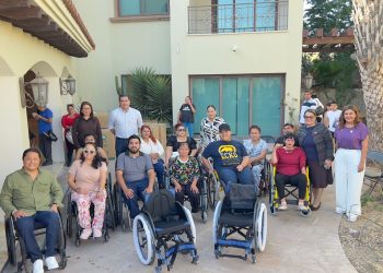 ntrega SEDIF sillas de ruedas a personas con discapacidad en Los Cabos